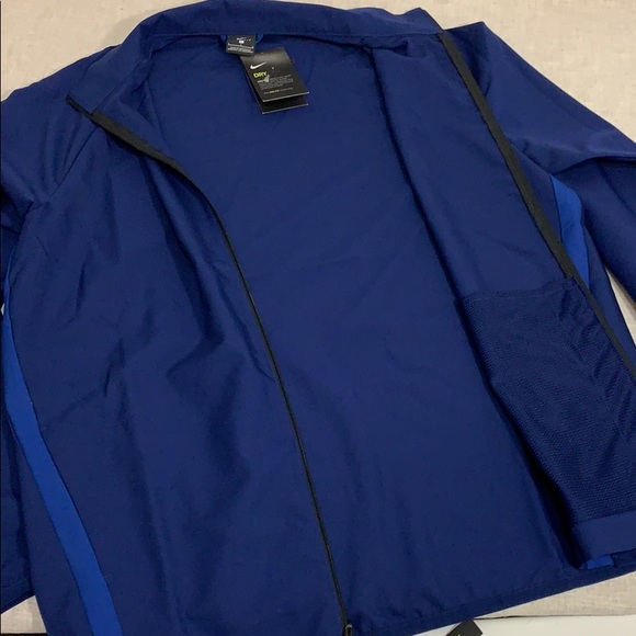 NIKE - DRI - FIT Full zipper - Lightweight Jacket - Picture 6 of 7